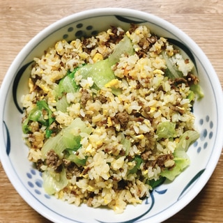 ダシを取った鰹節で作る！レタスとミンチの和風炒飯